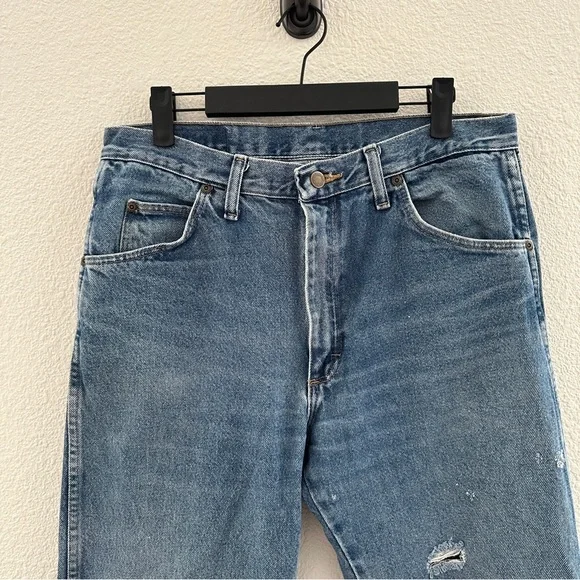 Wrangler 965T1DS Premium Quality Distressed Medium Wash Regular Fit Sz 32x34 - Picture 6 of 9